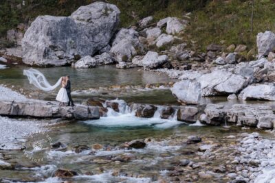 Bride and Groom Elopement wedding photography | Dolomites | Canyon