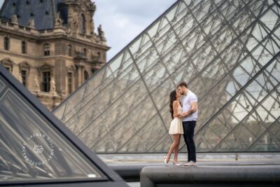Pre wedding photoshoot at the Louvre, Paris. Lauren Hollamby photography. Destination photographer.