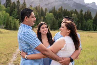 Big group hug, family photos, holiday photoshoot in Canmore.