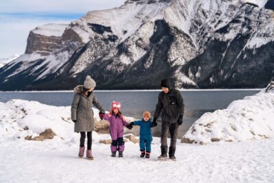 Lake Minnewanka family photoshoot. Snowy winter photos. Lauren Hollamby Photography