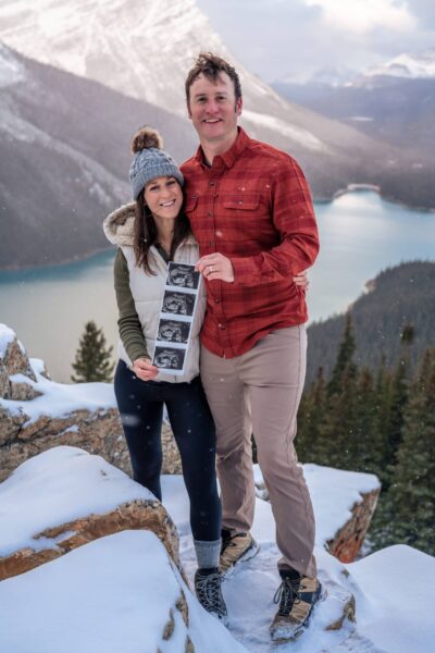 Peyto lake pregnancy announcement photoshoot. Lauren Hollamby photography