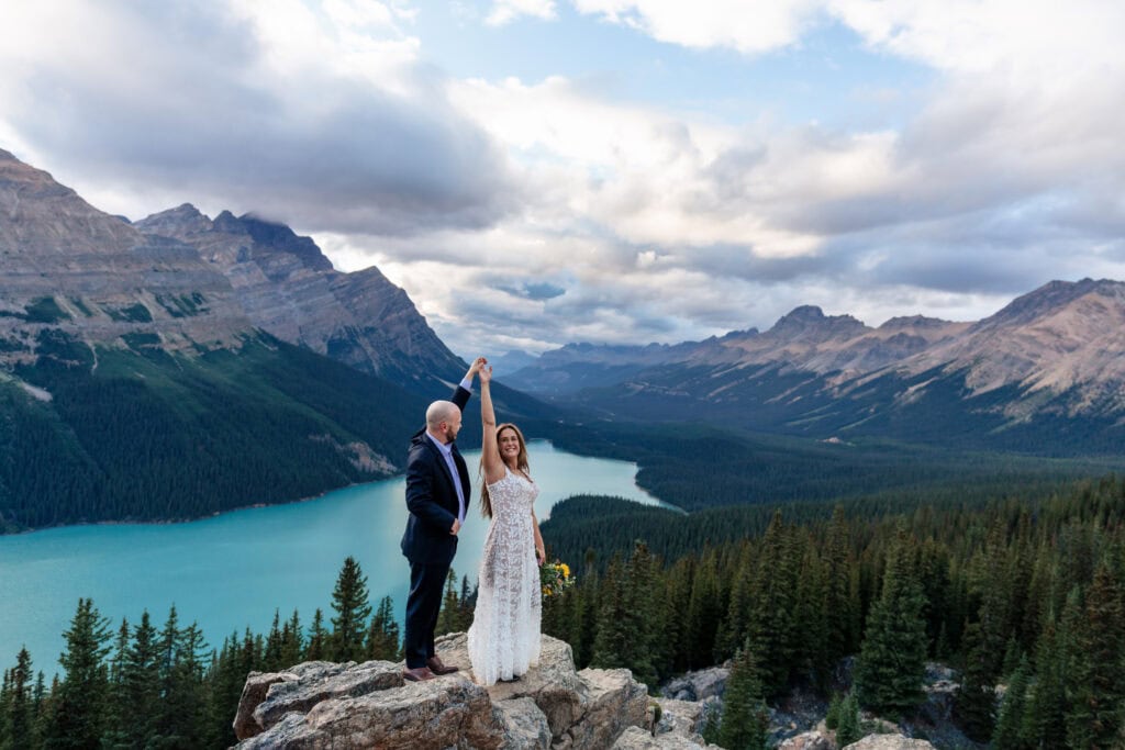 Peyto lake elopement wedding photos. Lauren Hollamby Photography. Fun elopements.