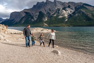 Lake Minnewanka Photoshoot. Banff family photographer. Lauren Hollamby Photography