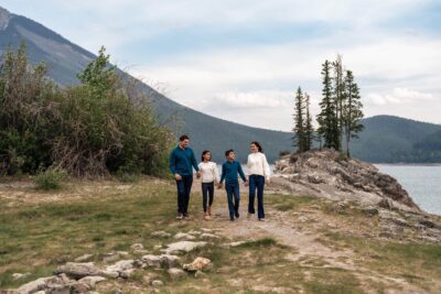 Lauren Hollamby Photography. Lake Minnewanka family holiday photoshoot.