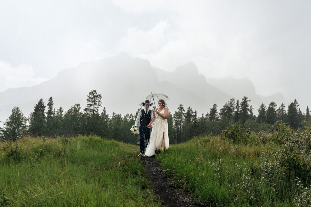 Canmore elopement wedding. Lauren Hollamby Photography